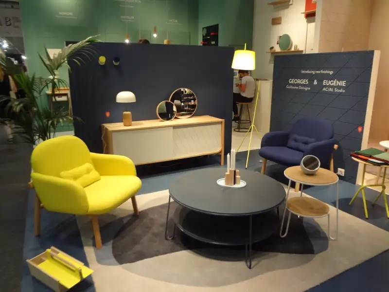 Targul Maison et Objet de la Paris lemn exotic, roz pal si reflexie de oglinzi