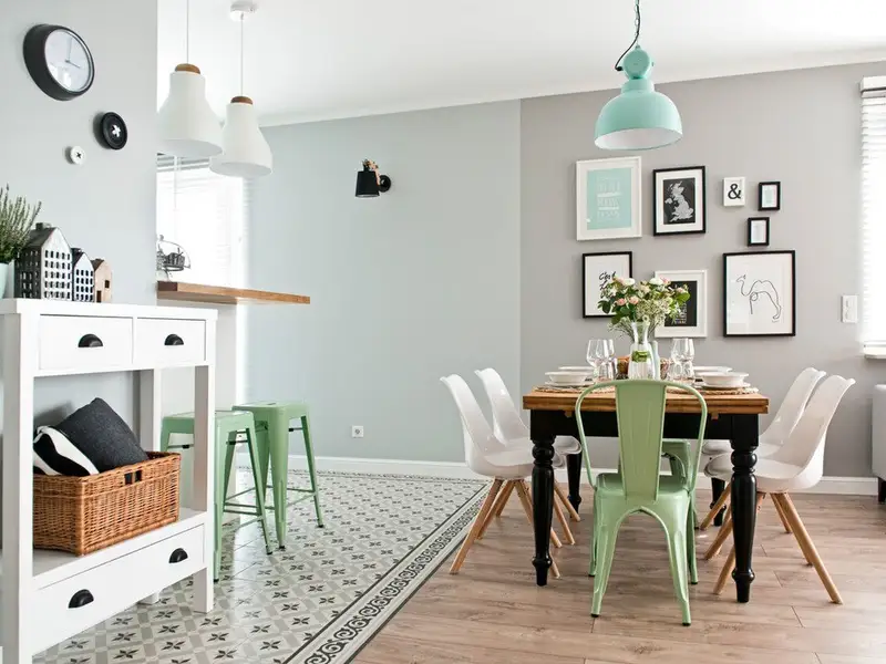 Mix de stiluri si tuse de verde-menta intr-o amenajare surprinzatoare