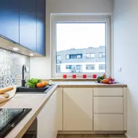 Amenajare luminoasa si plina de culoare pentru un apartament de 3 camere