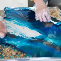 Cum a devenit rășina epoxidică un material vedetă în designul modern