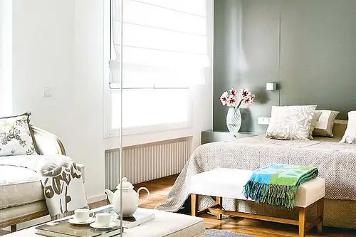 Decorul unui dormitor ca o amenajare de apartament