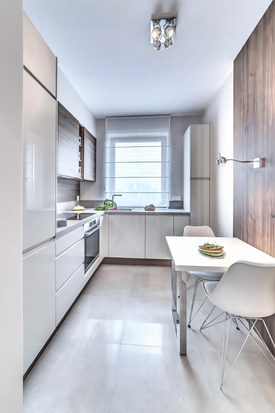 Design minimalist in culori neutre pentru un apartament cu doua camere