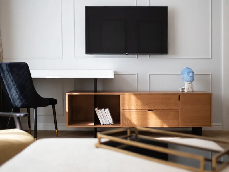 Minimalismul în design interior: o alegere conștientă care redefinește confortul