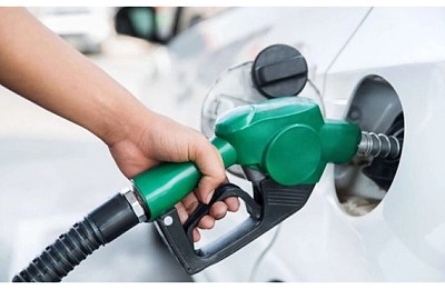Preţurile benzinei urcă la niveluri record în Rusia