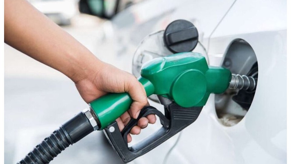 Preţurile benzinei urcă la niveluri record în Rusia