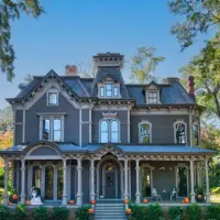 Creel House din Stranger Things – casa victoriană care inspiră mister și design