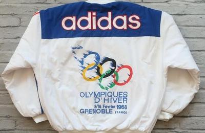 Ştiaţi că cel mai scump obiect cu tematică olimpică achiziționat de un român de pe eBay este o geacă Adidas TISA ?
