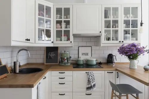 43 de mp amenajati in stil scandinav pentru un cuplu de tineri