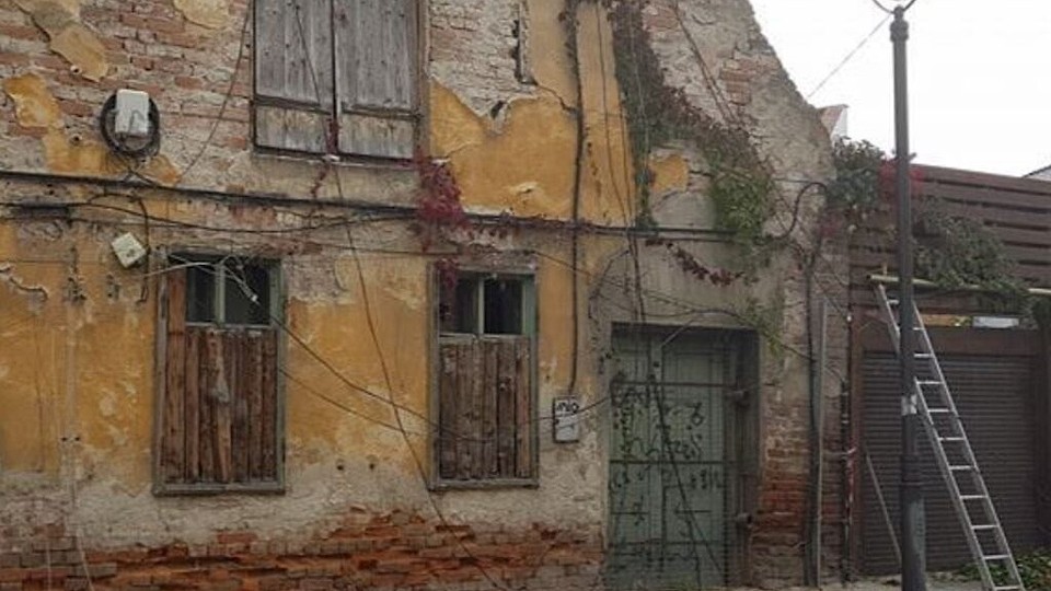 La Arad se poate: peste 1300 de proprietăți sunt supraimpozitate pentru că au fost lăsate în paragină