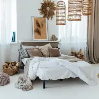 Cum îți alegi obiectele de decor când vrei să-ți amenajezi un dormitor cozy