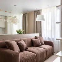 Apartament de 2 camere in tonuri pastelate modern amenajat pentru un cuplu de tineri