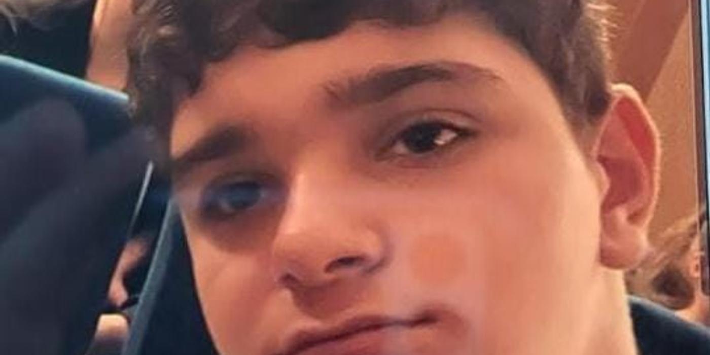 Un băiat de 13 ani din sectorul 4 al Capitalei, dat dispărut. Poliția cere ajutorul cetățenilor pentru a-l găsi