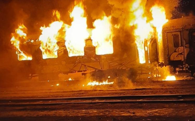 Două vagoane dezafectate au ars duminică dimineață în Gara Cluj