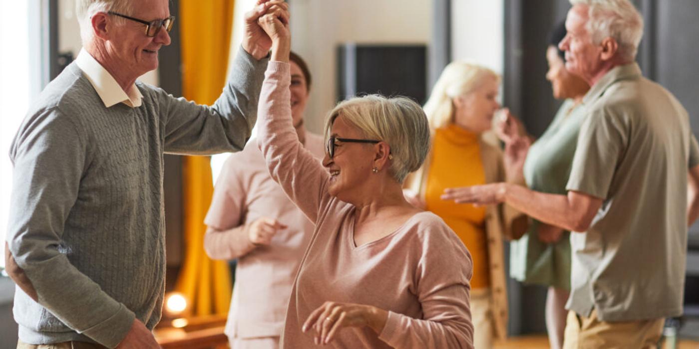 La ce vârstă oamenii simt că încep să îmbătrânească