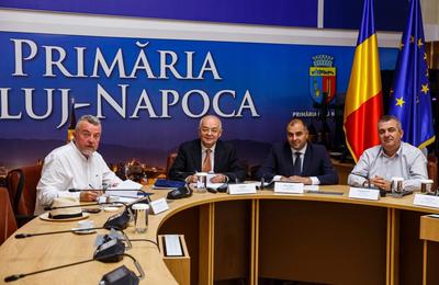 Reprezentanții Primăriei Cluj-Napoca au semnat joi contractul de proiectare și execuție pentru liceul și sala de sport din Borhanci