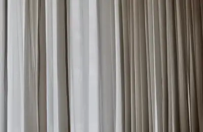 Perdele și draperii sau jaluzele: ce opțiune este mai potrivită pentru casa ta