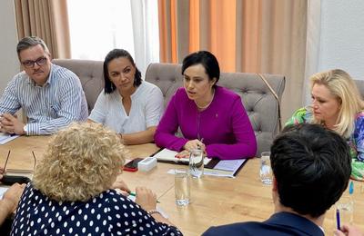 Ministrul Muncii, întâlnire cu reprezentanţii Băncii Mondiale pe tema pensiilor şi a salarizării în sistemul bugetar / Simona Bucura Oprescu: Pachetul de pensii, gata în timp util pentru ca România să transmită cererea de plată 3 din PNRR