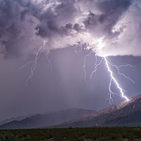 Alertă meteo: Furtuni violente cu descărcări electrice în București