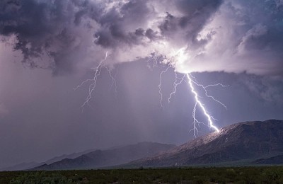 Alertă meteo: Furtuni violente cu descărcări electrice în București