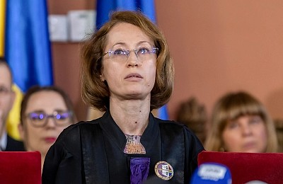 Unde a plecat imediat judecătoarea Raluca Moroșanu după ce a provocat momentul de șoc public / De ce a apărut în robă