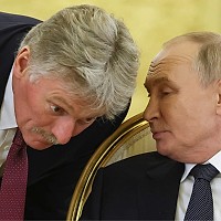 Reacția Kremlinului după ce presa americană a scris că Trump l-a amenințat pe Putin că va bombarda Moscova. Ce a spus Peskov