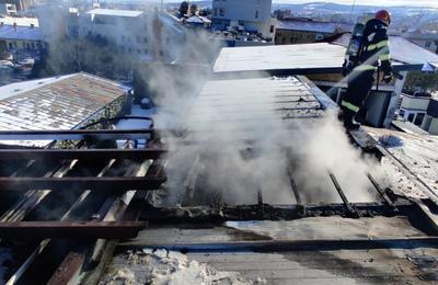 Incendiu pe teresa unui bloc din Cluj-Napoca. Incidentul a avut loc luni după-amiază