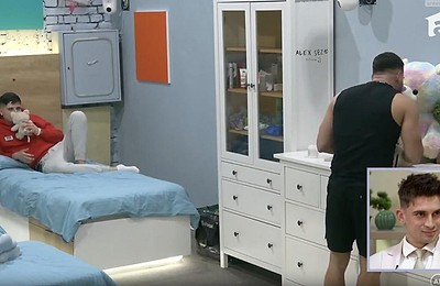 Adevărul despre imaginea în care Andi pupă ursulețul lui Cristian, dat cu parfumul Mariei