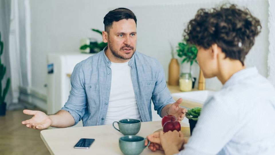 O femeie din Iași a divorțat de soțul cu care are împreună trei copii pentru că așa i-a recomandat inteligența artificială