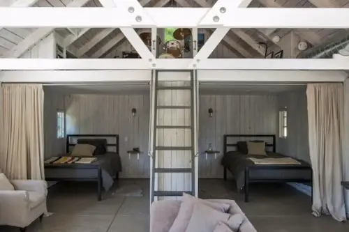 Transformarea unei magazii intr-o camera pentru baieti