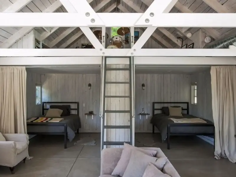 Transformarea unei magazii intr-o camera pentru baieti