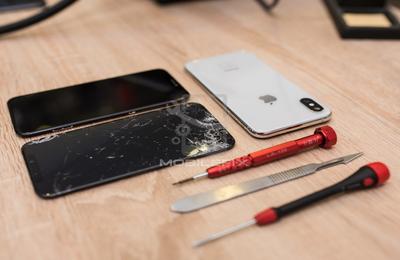 Înlocuire sticlă pentru iPhone la service vezi oferta disponibilă la MobileFIX