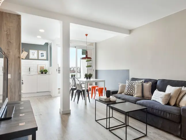 Apartament amenajat armonios cu influente industriale