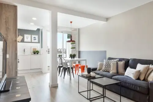 Apartament amenajat armonios cu influente industriale