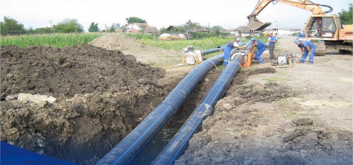 Continuă lucrările de amplasare a conductelor de apă în zona de munte a județului Cluj. Care este stadiul lor