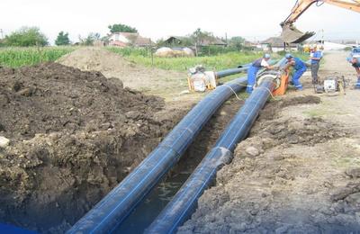 Continuă lucrările de amplasare a conductelor de apă în zona de munte a județului Cluj. Care este stadiul lor