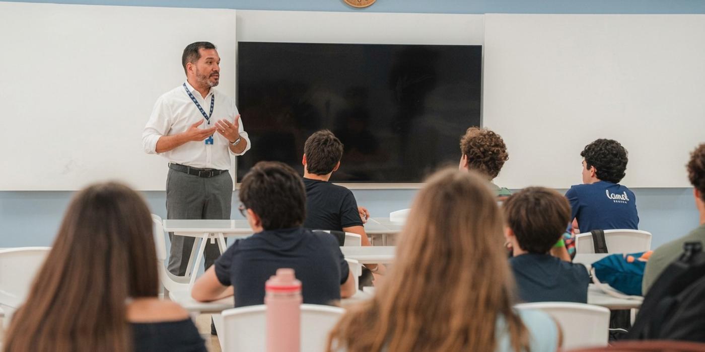 Analiză IntegralEdu: exportul de creiere începe de la liceu. Marea Britanie pierde teren, în timp ce programele IB și destinațiile mediteraneene devin noua normă