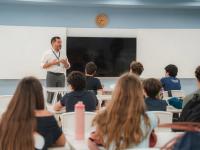 Analiză IntegralEdu: exportul de creiere începe de la liceu. Marea Britanie pierde teren, în timp ce programele IB și destinațiile mediteraneene devin noua normă