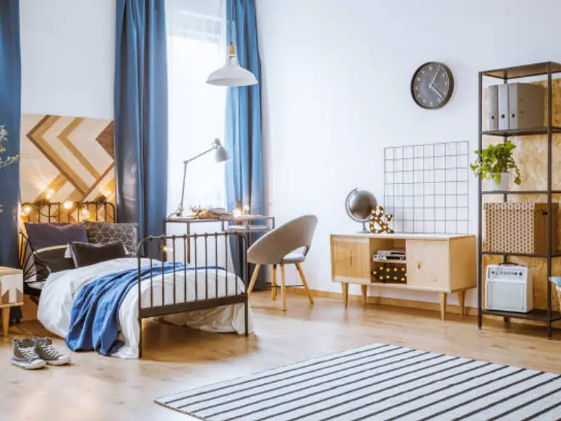 Dormitorul în stil minimalist pentru adolescenți: Un sanctuar de liniște și funcționalitate
