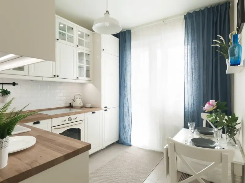 Amenajare scandinava cu accente clasice pentru un apartament mic