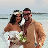 Imagini spectaculoase de la nunta lui Dorian Popa! Artistul s-a căsătorit cu Andreea în Maldive