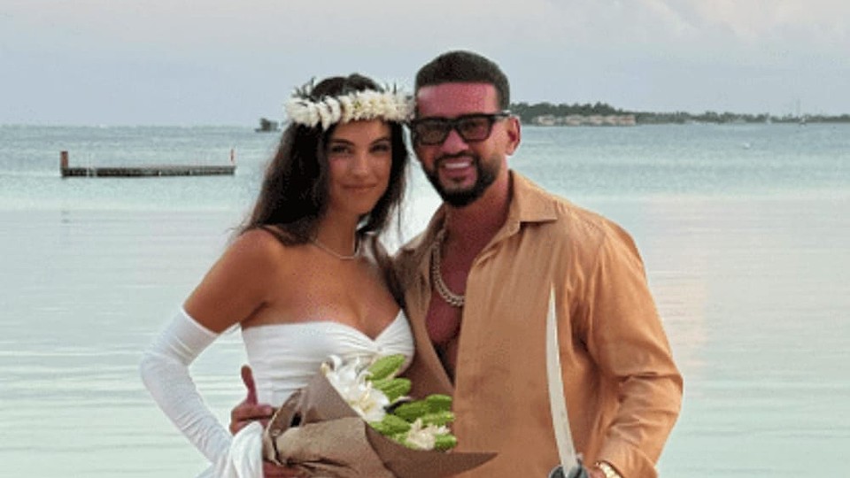 Imagini spectaculoase de la nunta lui Dorian Popa! Artistul s-a căsătorit cu Andreea în Maldive