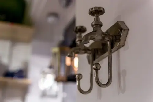 Sunteti in pana de idei de cadouri? Insignis va ajuta!