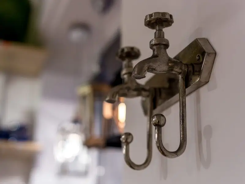 Sunteti in pana de idei de cadouri? Insignis va ajuta!