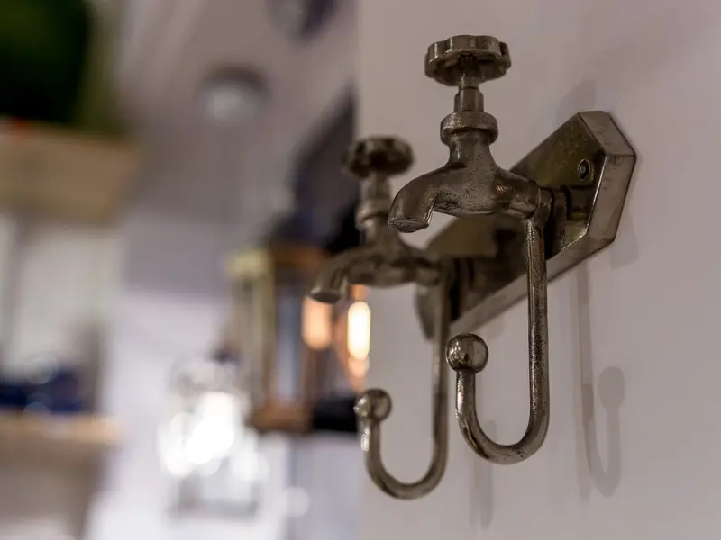 Sunteti in pana de idei de cadouri? Insignis va ajuta!