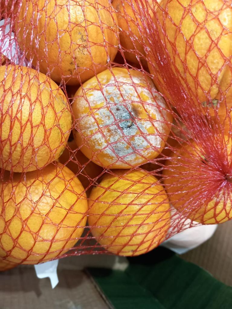 Amenzi de peste 7 milioane de lei, date de Protecţia Consumatorilor după controale în supermarketurile Lidl din toată ţara/ Au fost găsite la vânzare fructe şi legume cu mucegai, produse alimentare expirate sau cu ambalaj deteriorat, mizerie FOTO