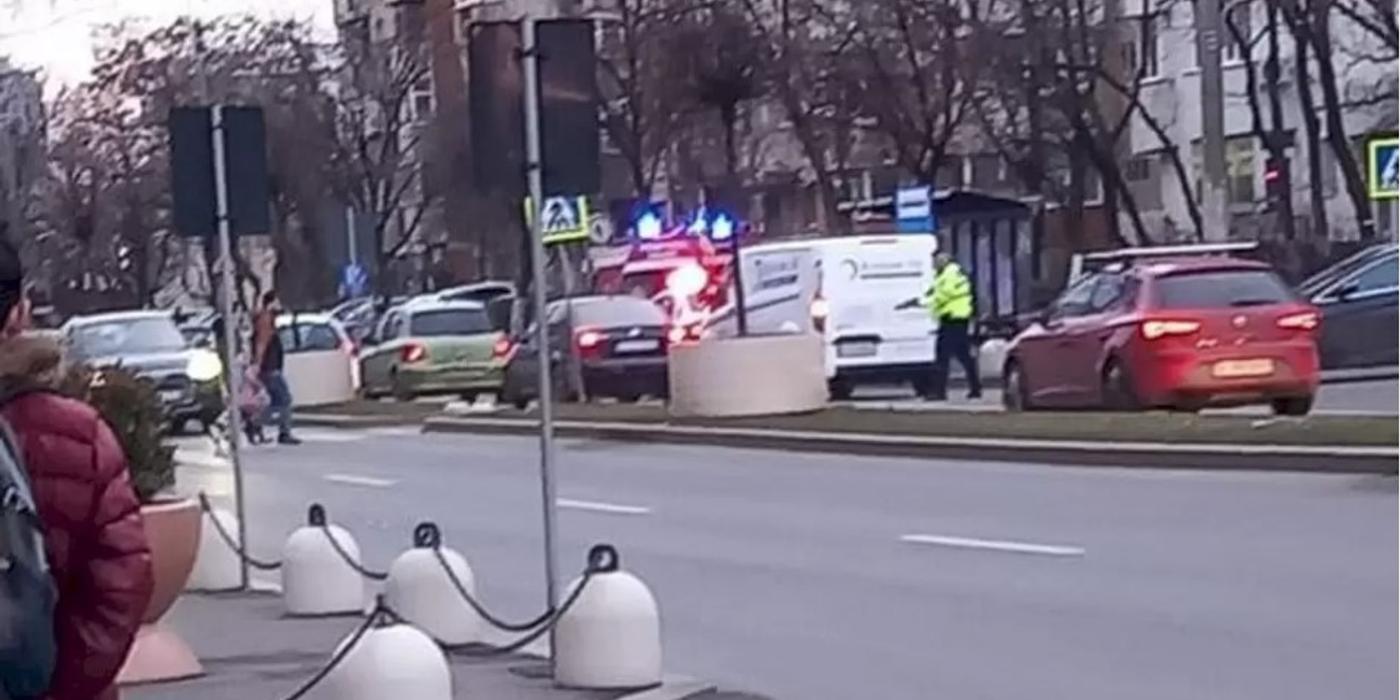Un pieton lovit pe trecere pe Șoseaua Berceni din București