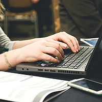 Vitrine goale în retailul românesc? Platformele online internaționale amenință comerțul autohton