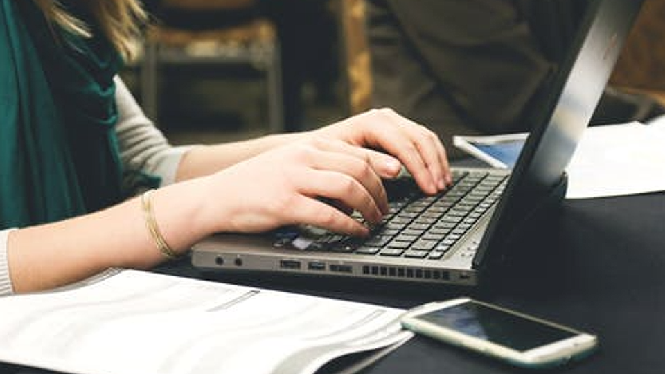 Vitrine goale în retailul românesc? Platformele online internaționale amenință comerțul autohton