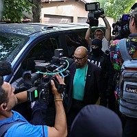 ULTIMA ORĂ: Percheziții DNA la Cristian Popescu Piedone. Șeful ANPC, ridicat de procurori de la un hotel de pe litoral / De ce este acuzat / Prima reacție a lui Piedone