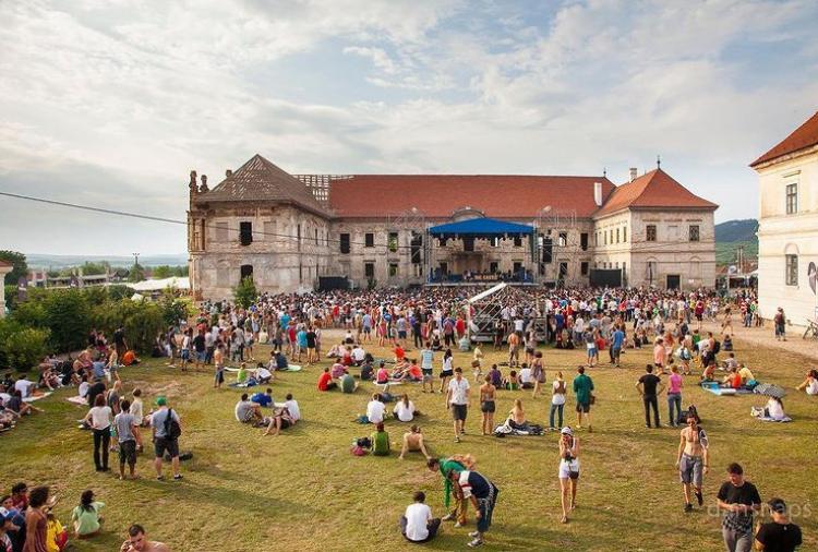 Șapte persoane care aveau asupra lor substanțe interzise, descoperite de jandarmi în prima zi de Electric Castle